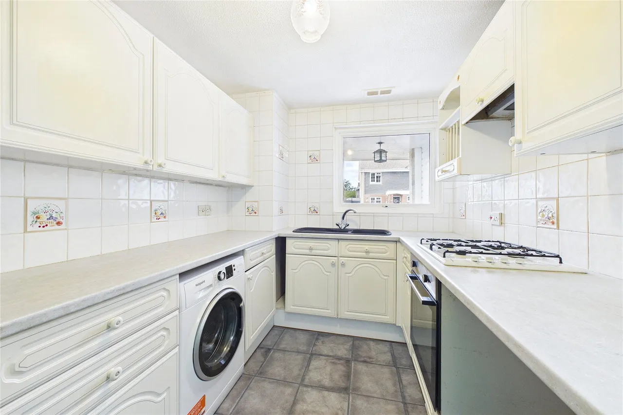 Claydon Road, Horsell, GU21, photo 5