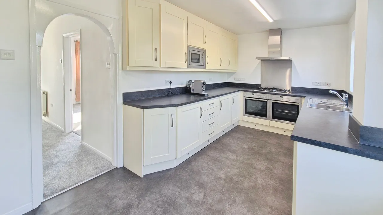 4 bed house to rent — Beale Street, Dunstable, LU6