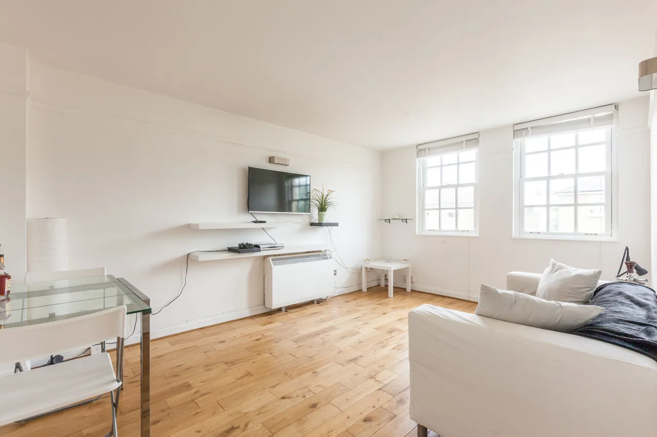 2 bed flat to rent — Flat 7 Hamilton Lodge, 2 Cleveland Grove, London