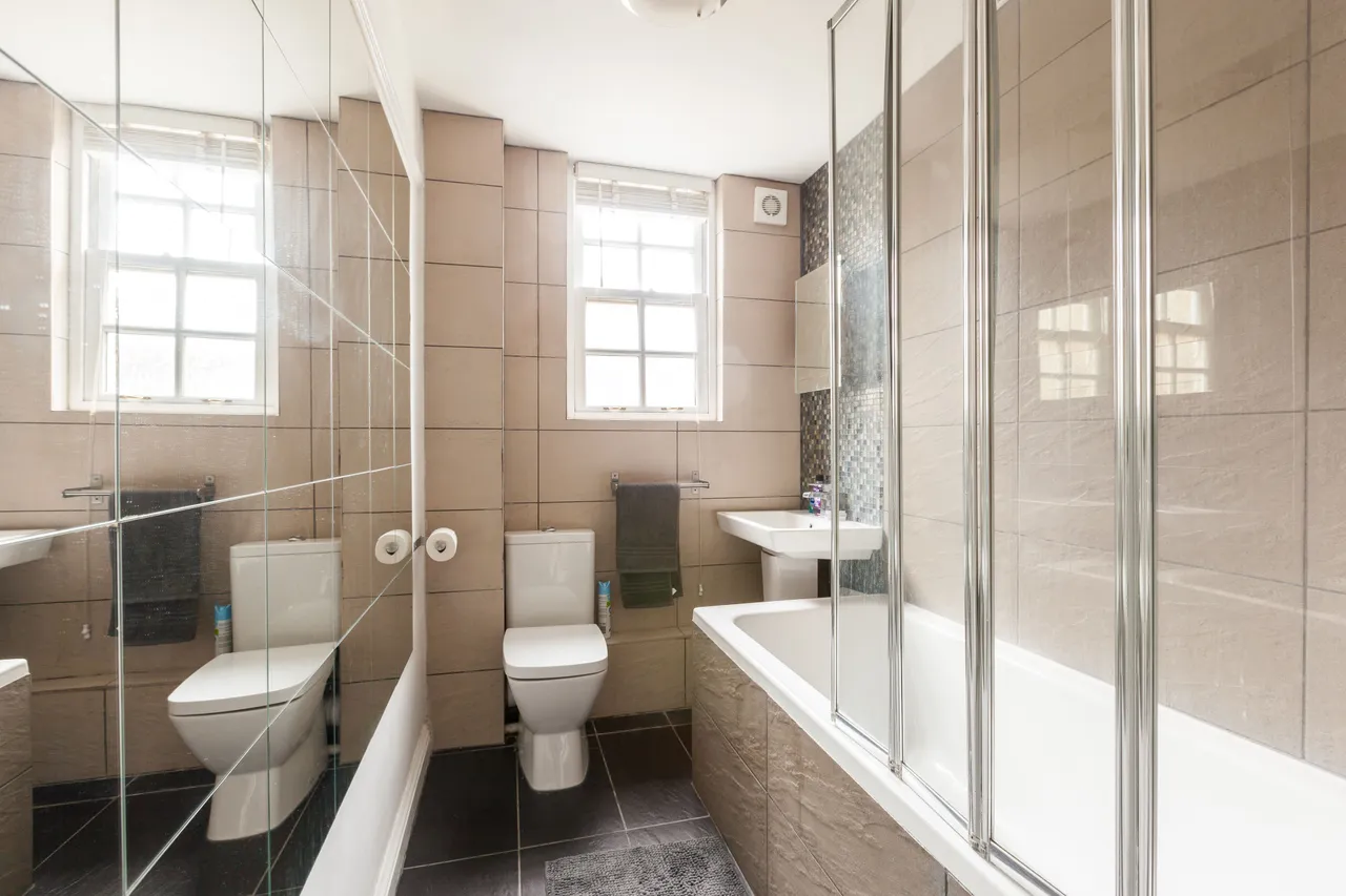Flat 7 Hamilton Lodge, 2 Cleveland Grove, London, photo 5