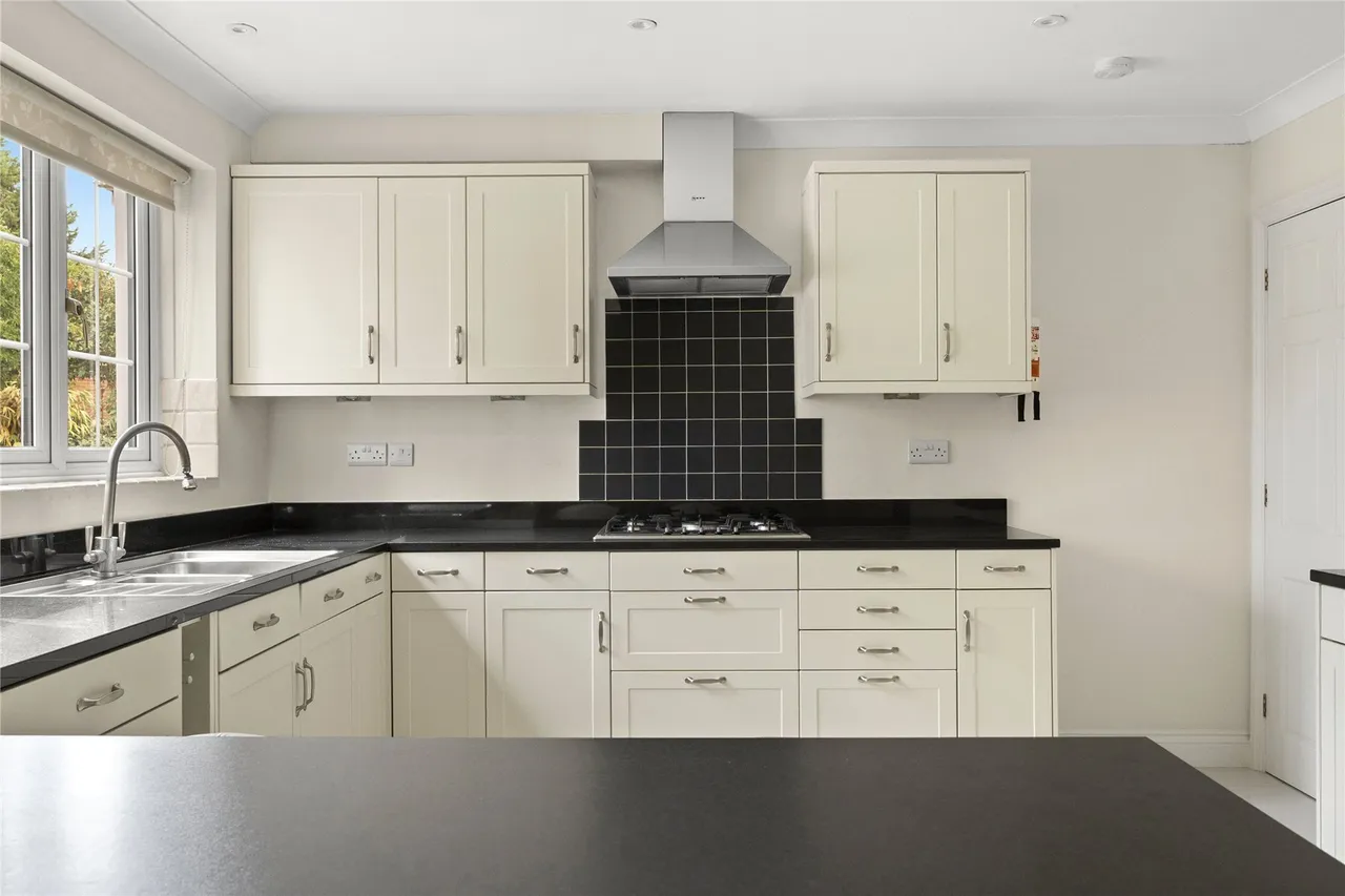 Pine Walk, Cobham, KT11, photo 8