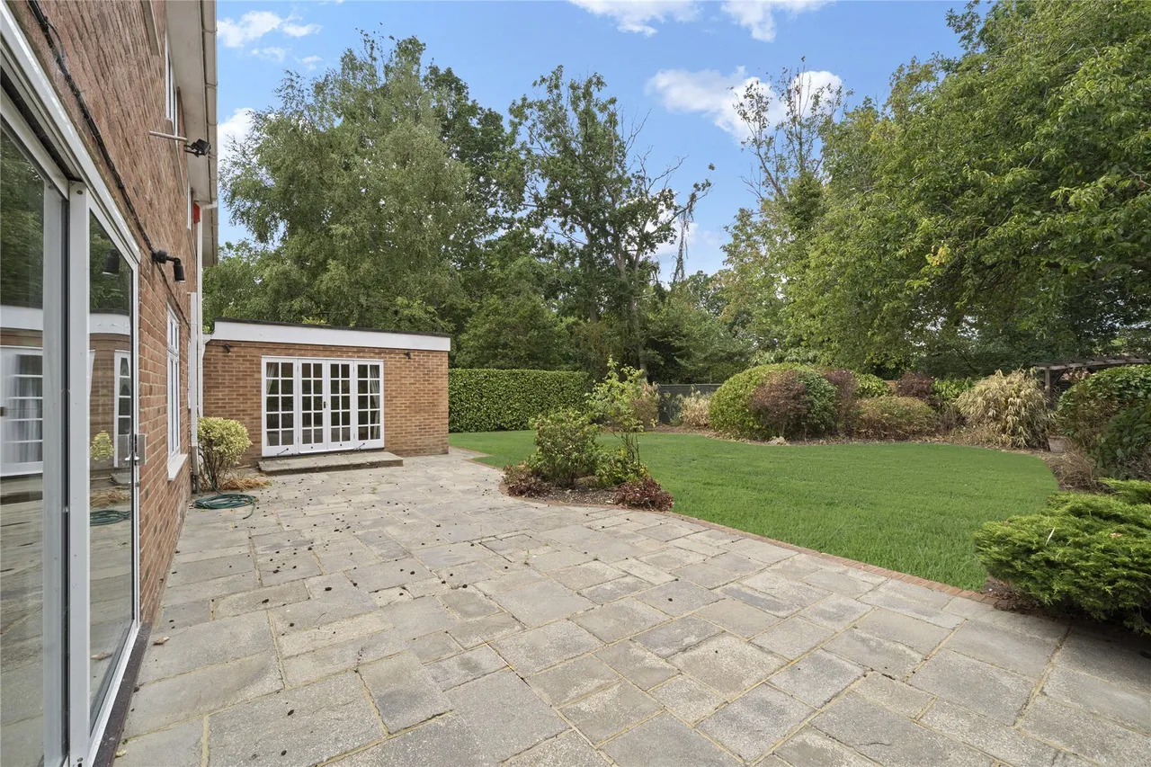 Pine Walk, Cobham, KT11, photo 17