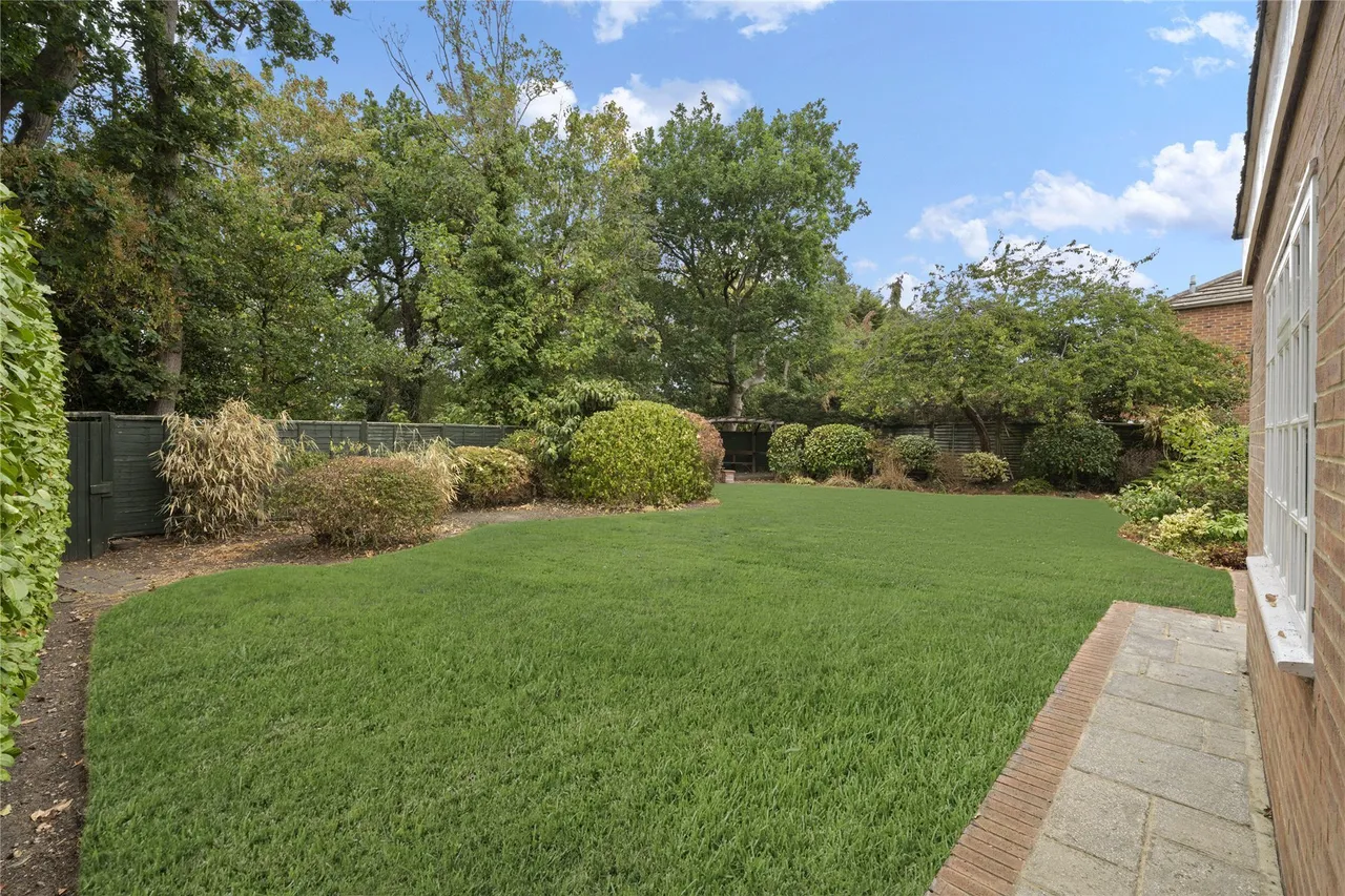 Pine Walk, Cobham, KT11, photo 19