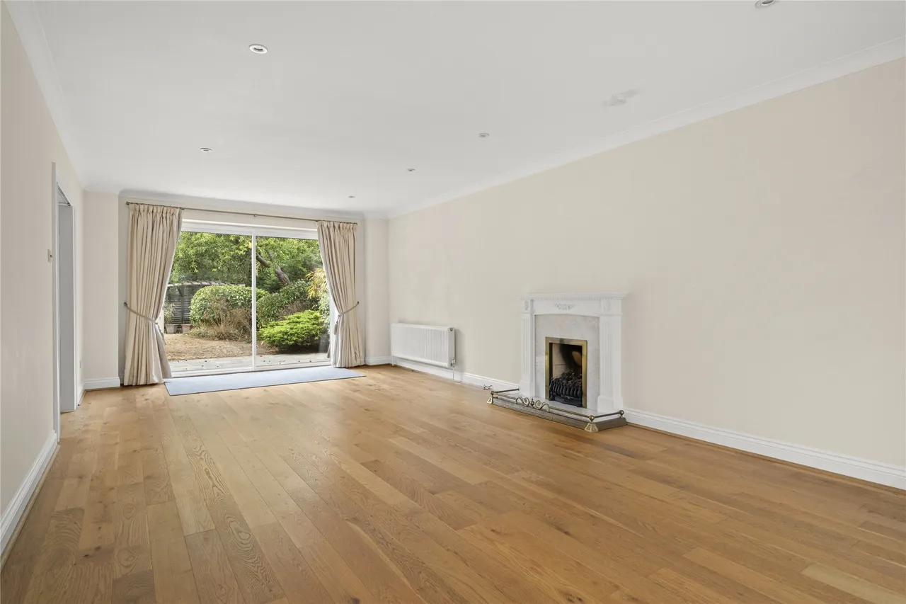 Pine Walk, Cobham, KT11, photo 4
