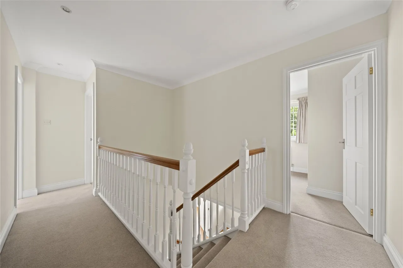 Pine Walk, Cobham, KT11, photo 12