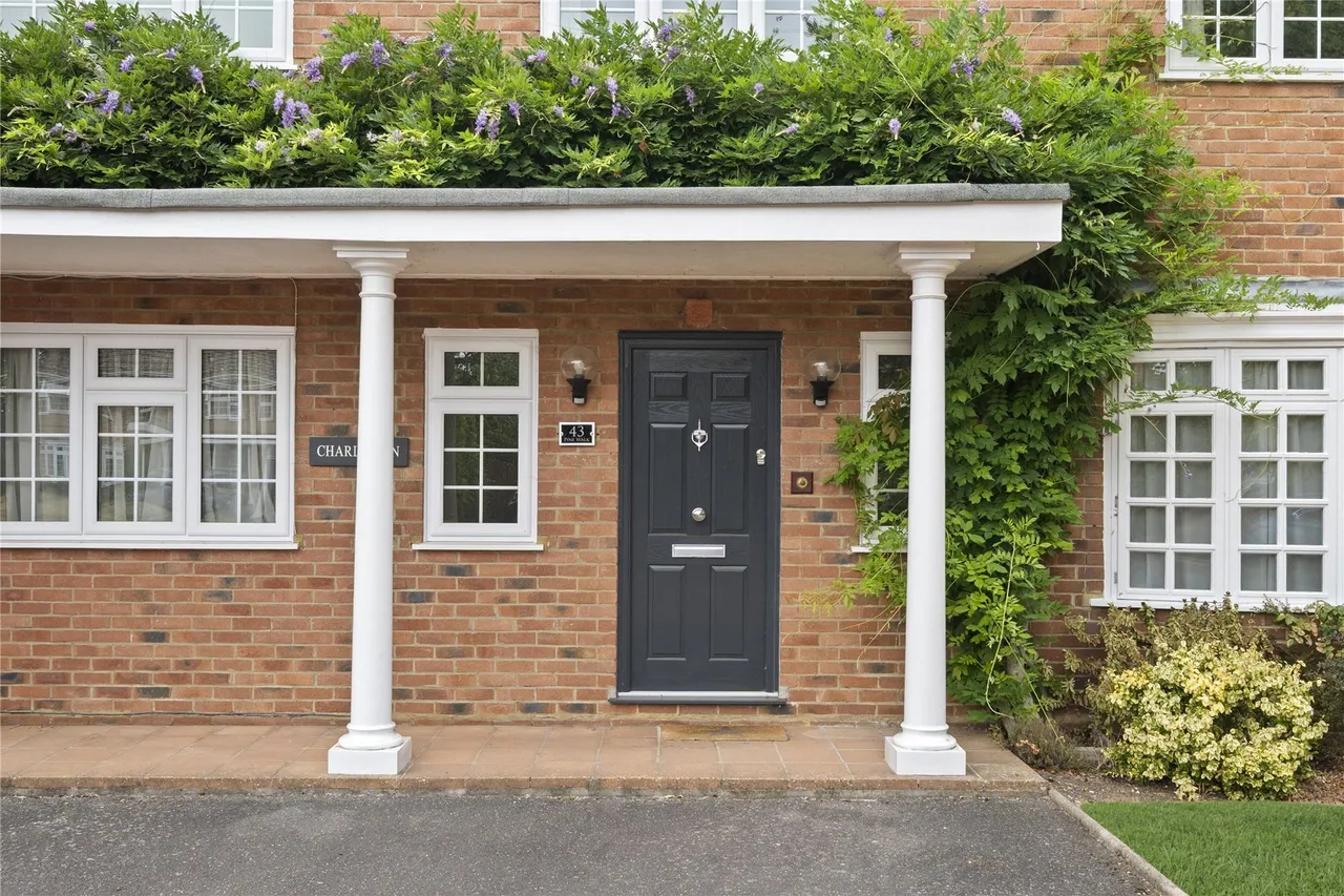 Pine Walk, Cobham, KT11, photo 2