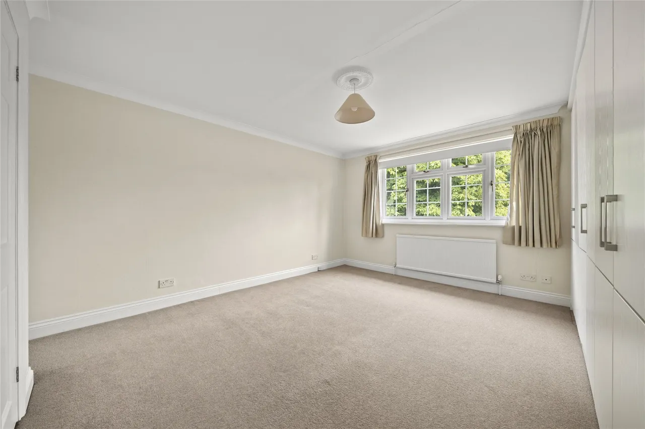 Pine Walk, Cobham, KT11, photo 13