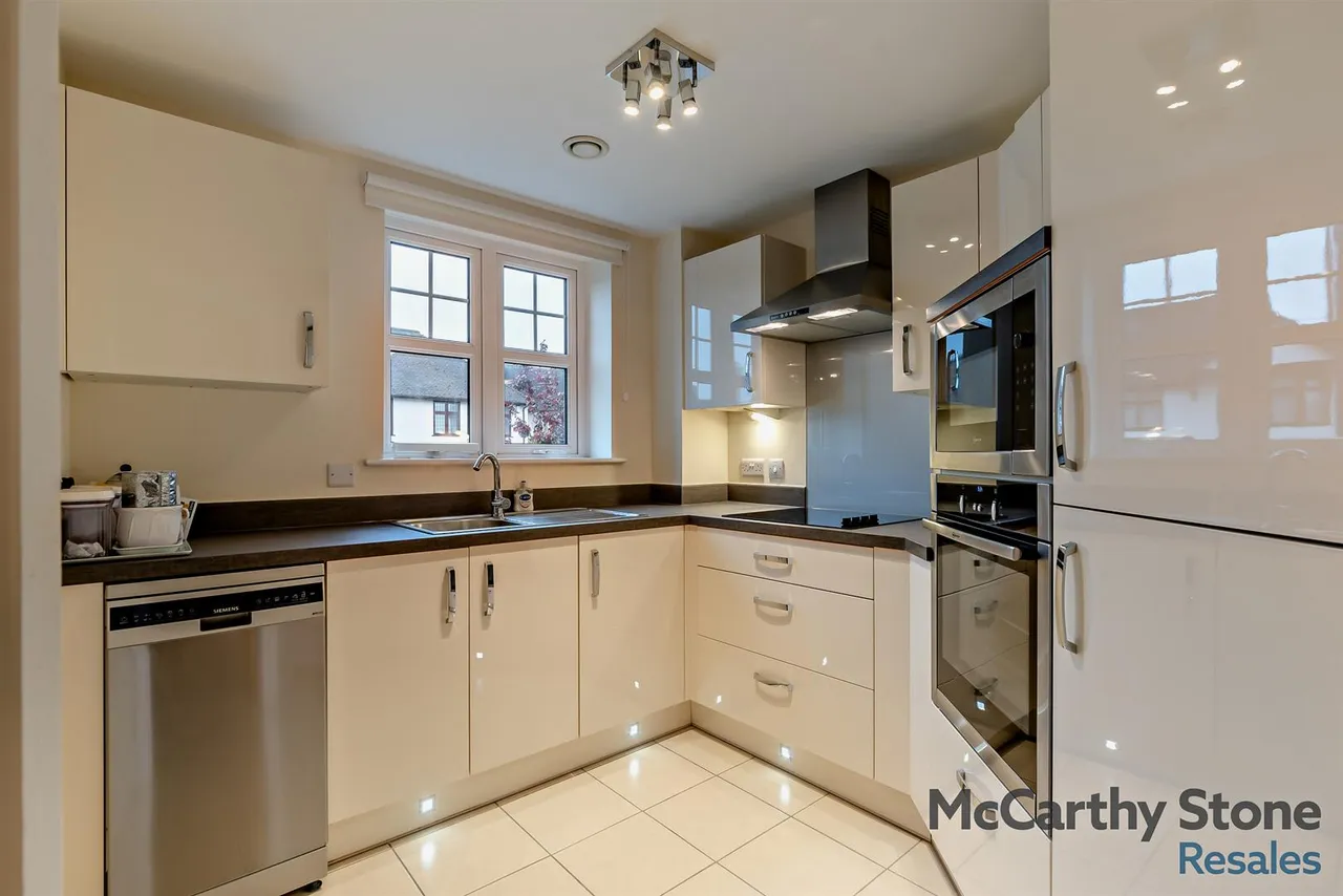 St. Lukes Road, Maidenhead, SL6, photo 2