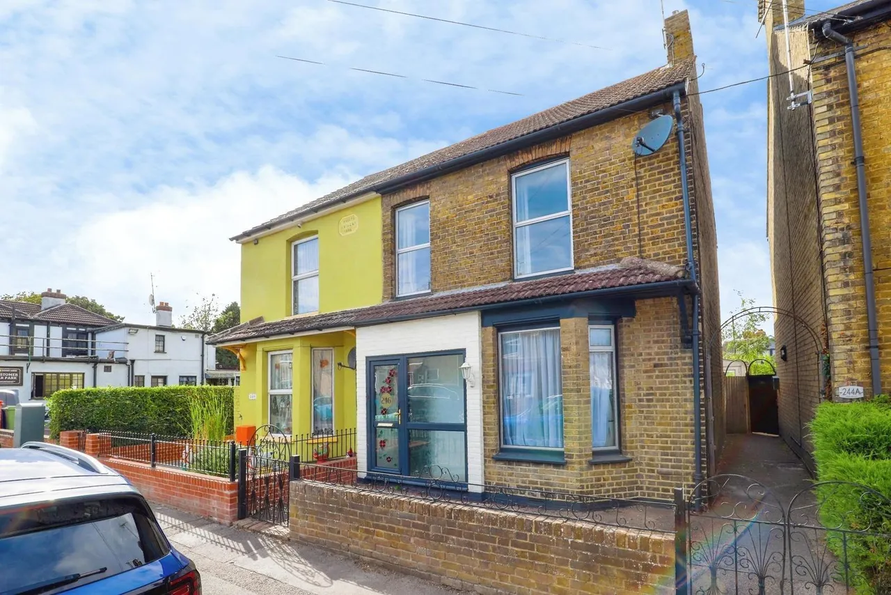 4 bed house for sale — Park Road, Sittingbourne, Kent, ME10