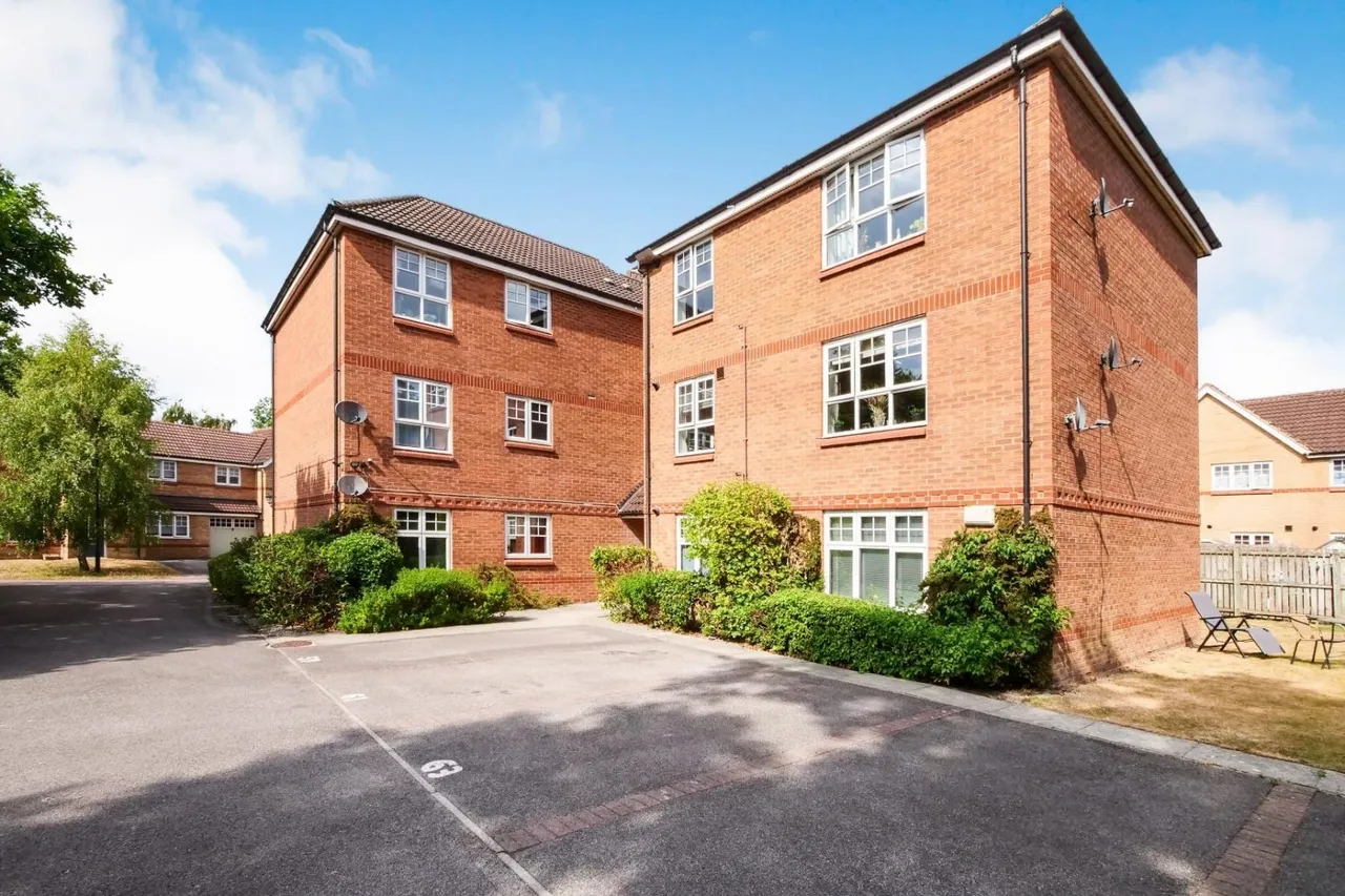 2 bed flat for sale — Redbarn Drive, York
