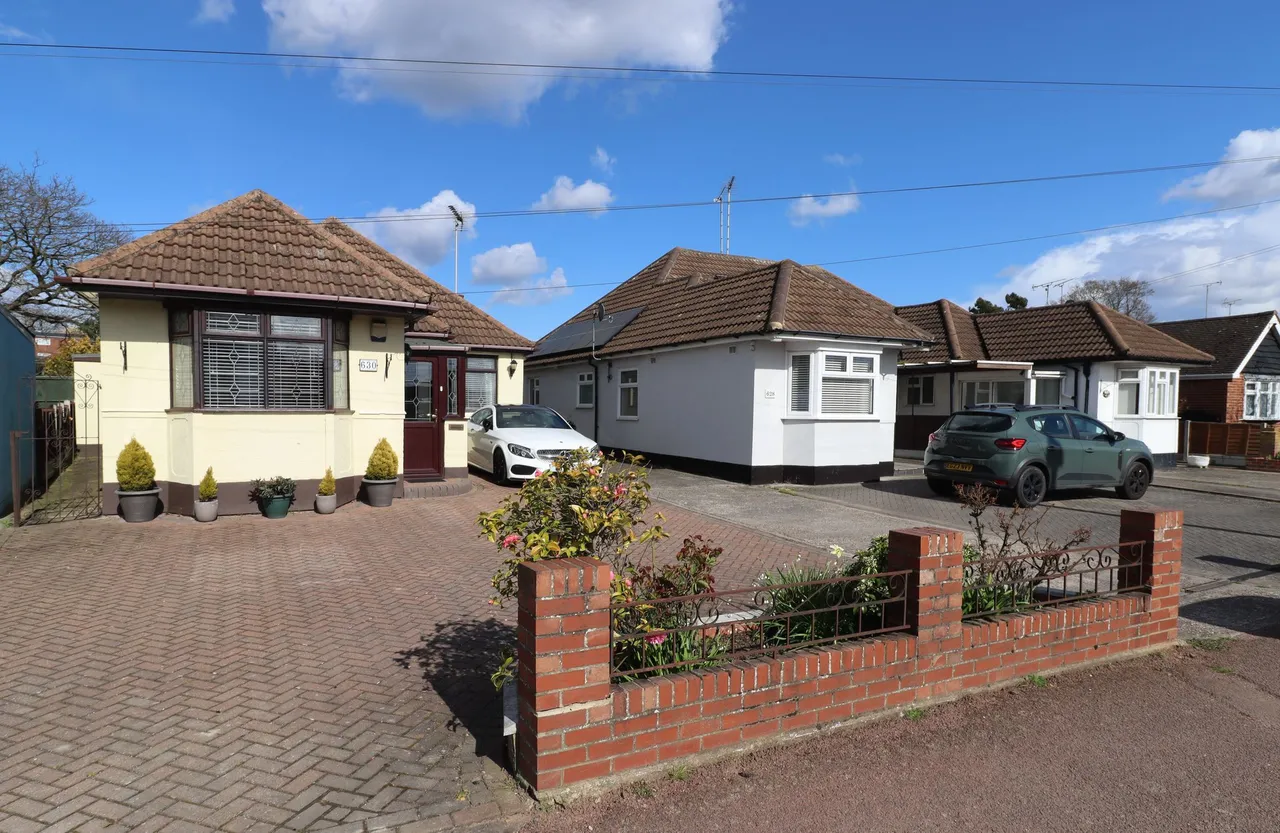 3 bed house for sale — Rayleigh Road, Leigh-on-Sea, Essex, SS9 5HU