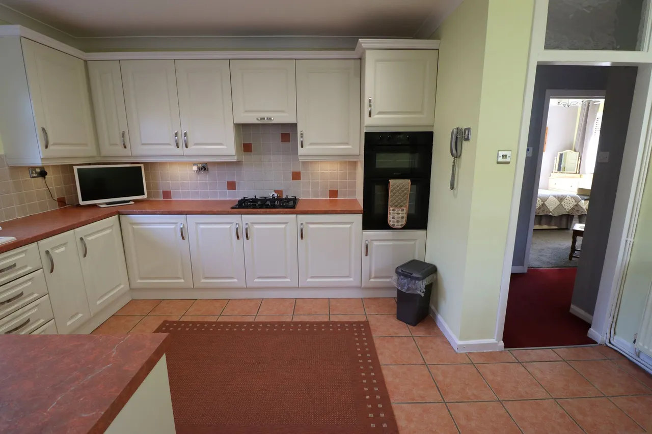 Rayleigh Road, Leigh-on-Sea, Essex, SS9 5HU, photo 9