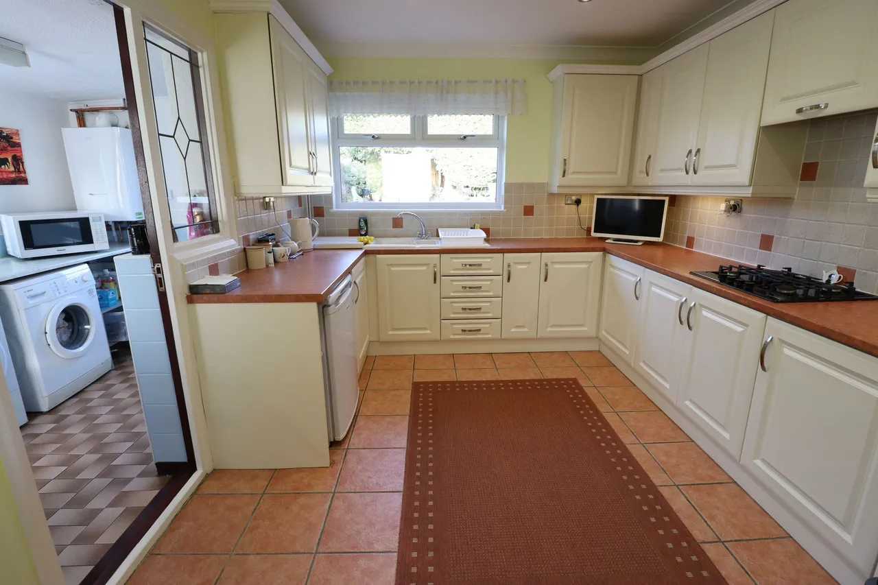 Rayleigh Road, Leigh-on-Sea, Essex, SS9 5HU, photo 8