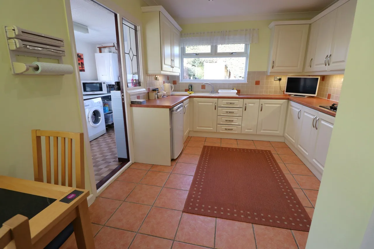Rayleigh Road, Leigh-on-Sea, Essex, SS9 5HU, photo 4