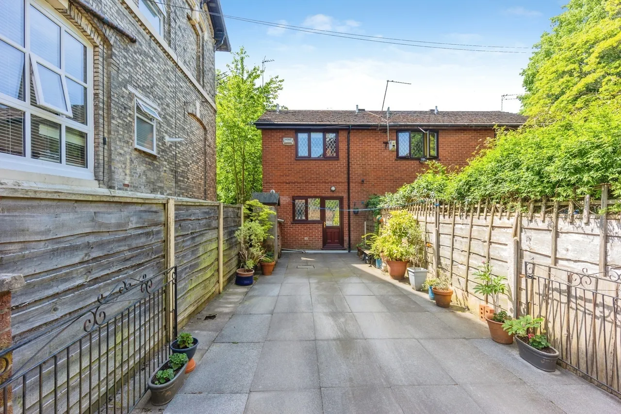 Edge Lane, Chorlton, Manchester, M21, photo 17