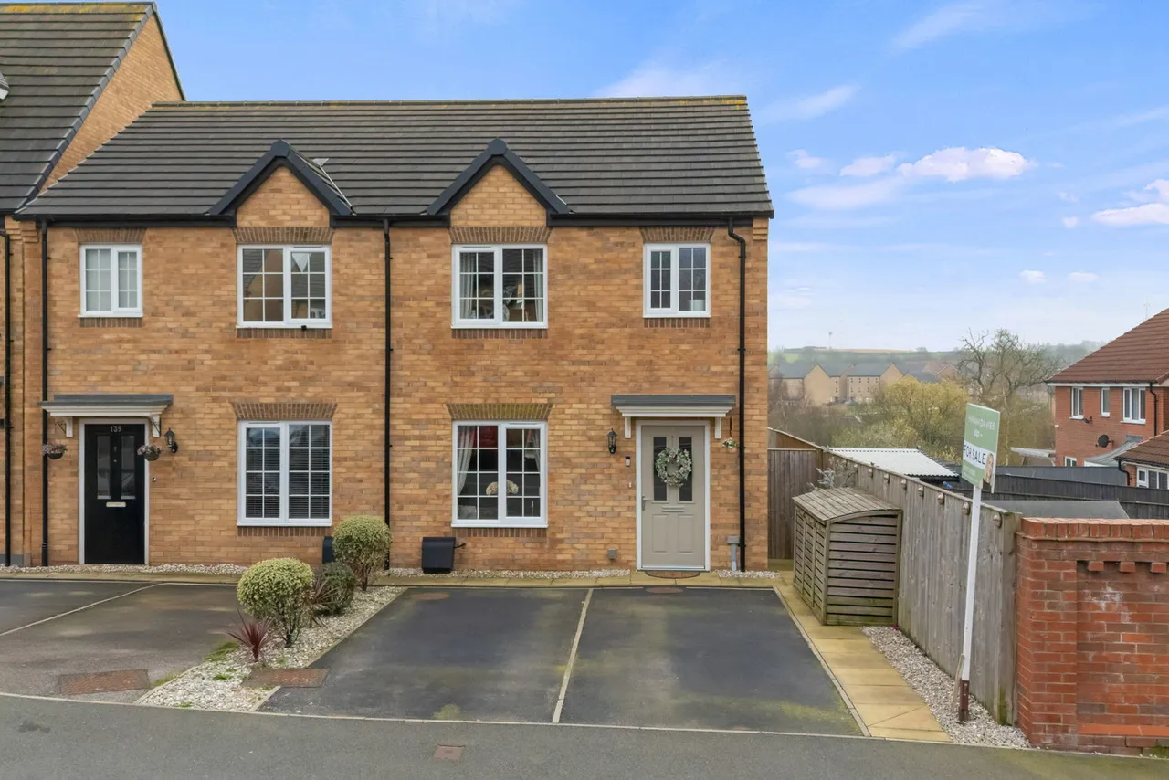 3 bed house for sale — Craig Hopson Avenue, Castleford