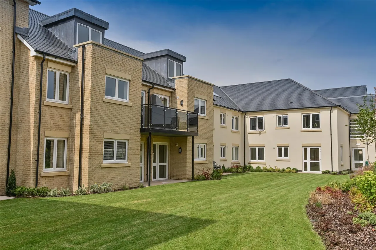 1 bed flat to rent, The Causeway, Chippenham, SN15