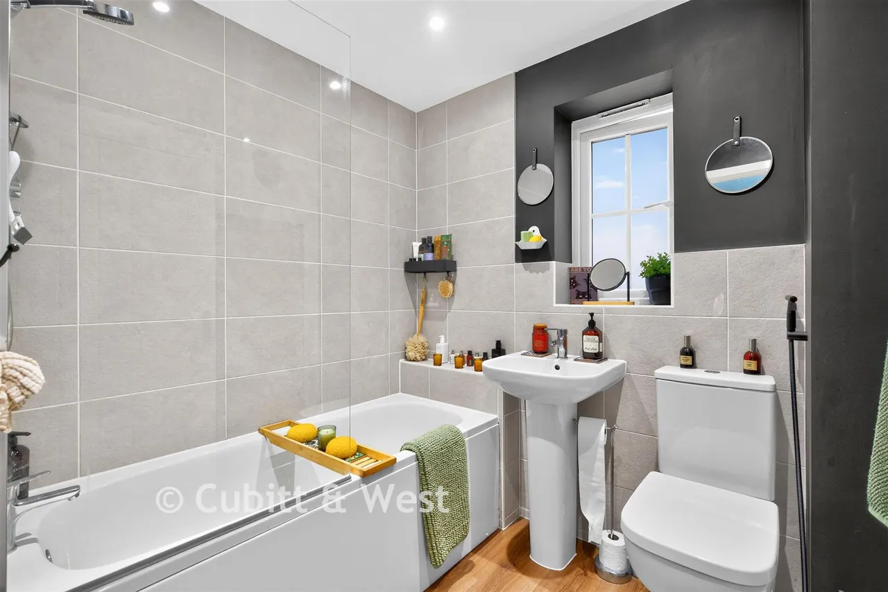 Munday Road, Selsey, PO20, photo 9