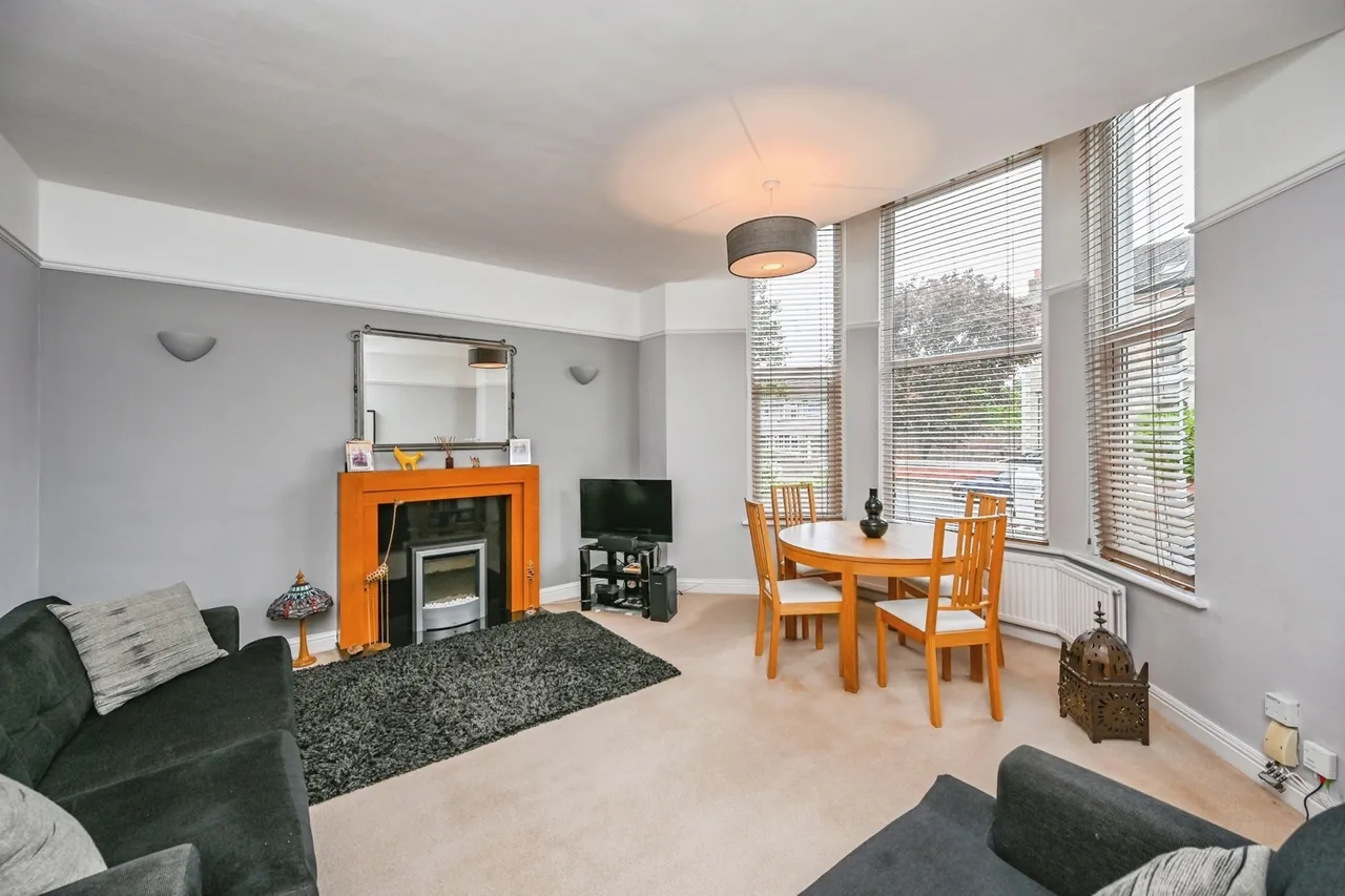 Victoria Road, Waterloo, L22, photo 3