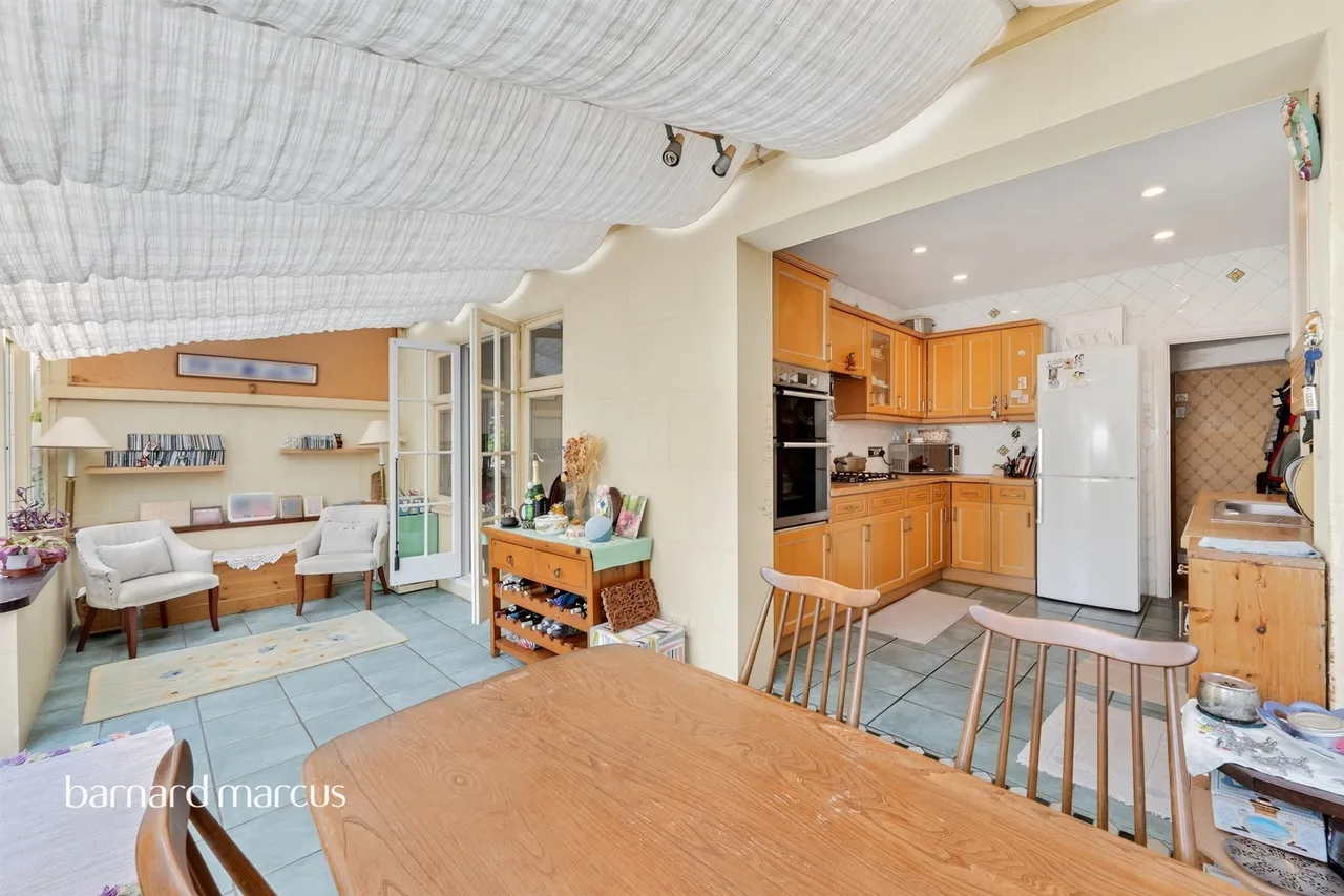 Chestnut Grove, New Malden, photo 11