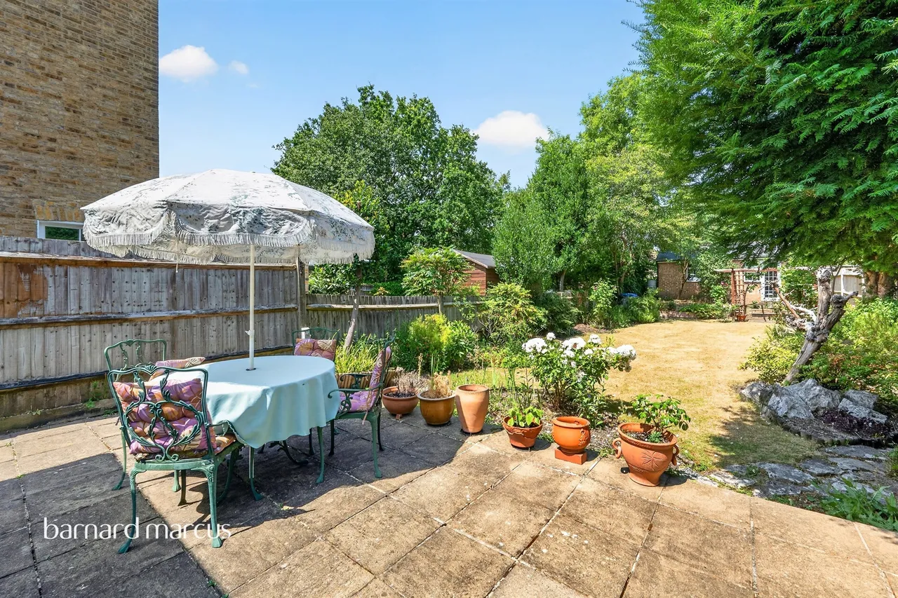Chestnut Grove, New Malden, photo 4