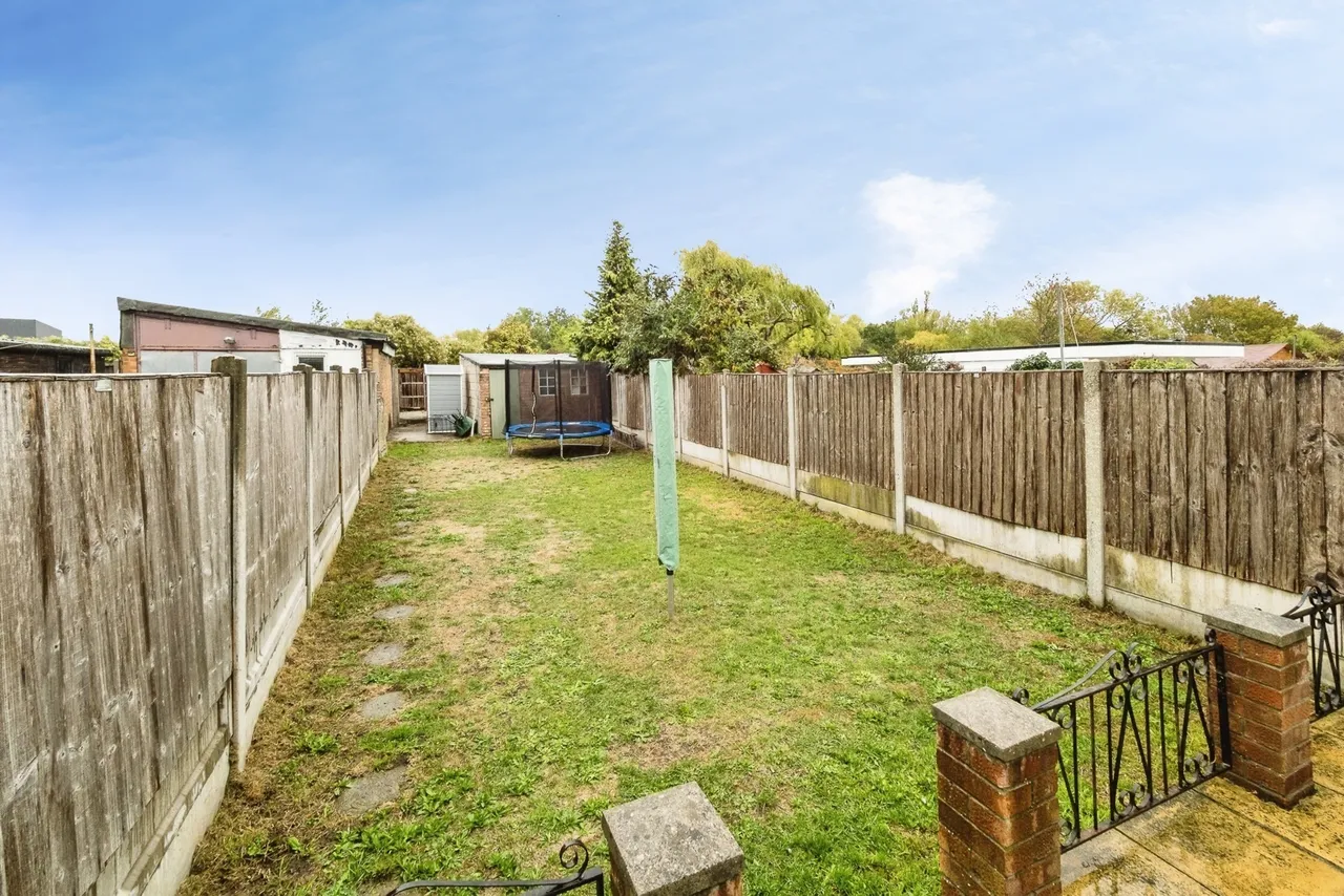 Western Avenue, Dagenham, RM10, photo 4