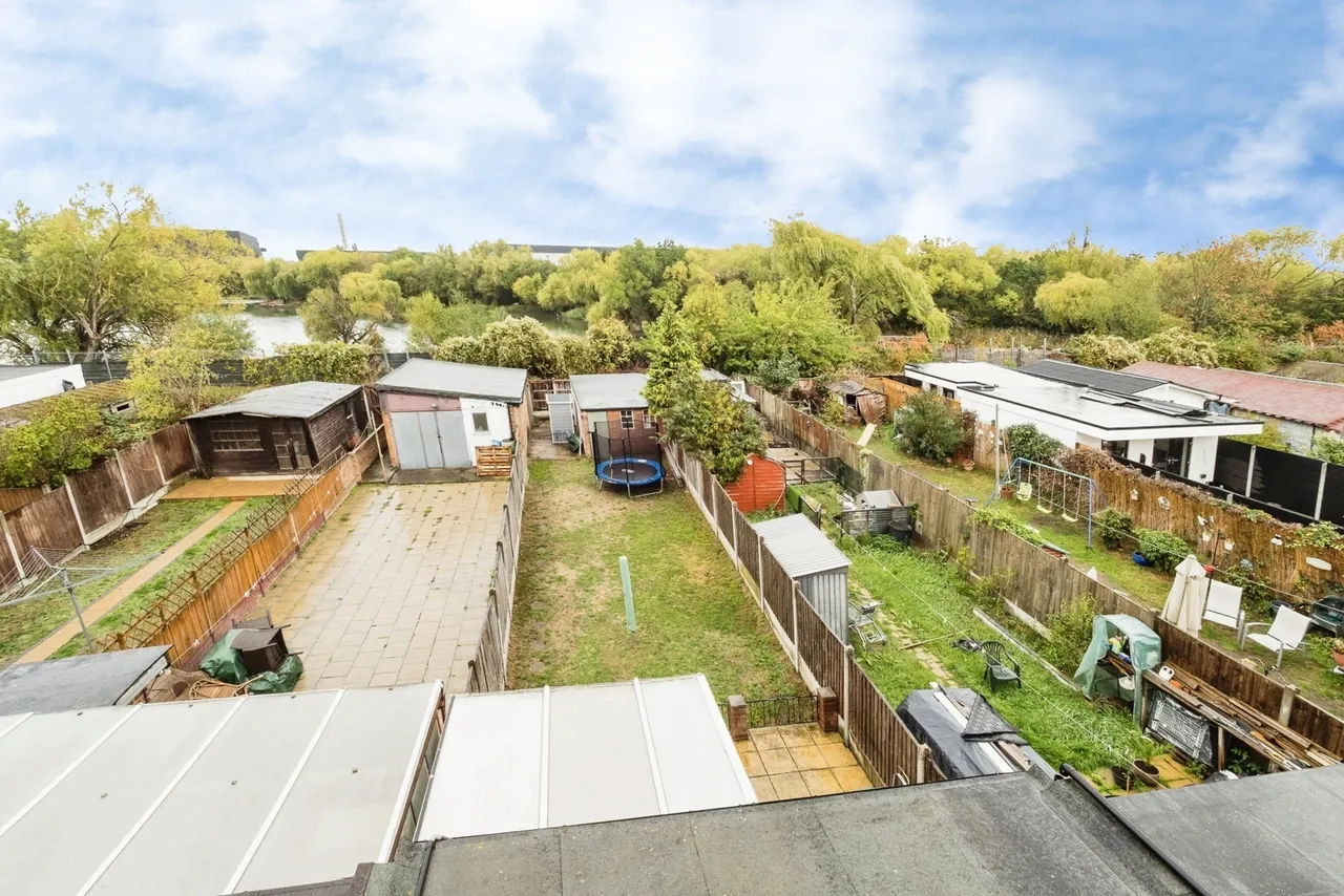 Western Avenue, Dagenham, RM10, photo 8