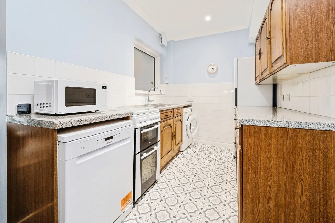 Western Avenue, Dagenham, RM10, photo 11