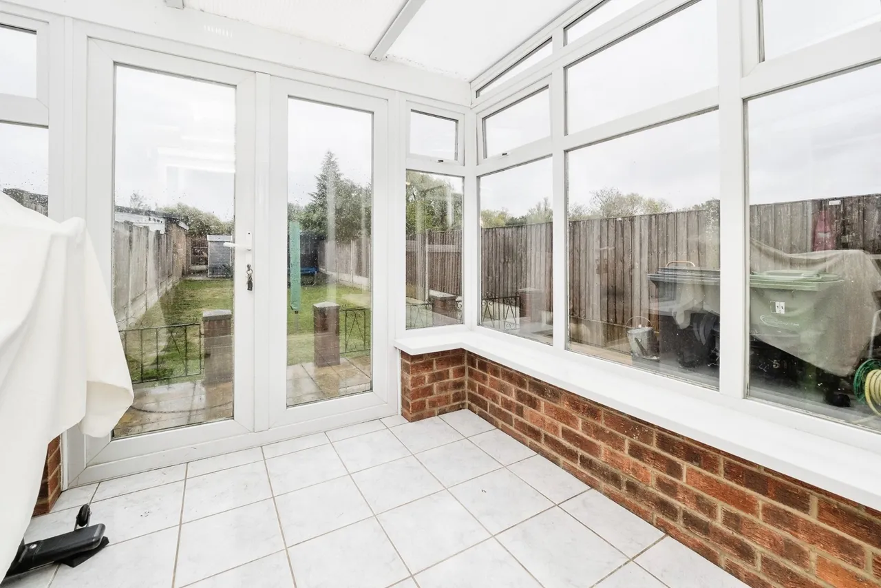 Western Avenue, Dagenham, RM10, photo 3