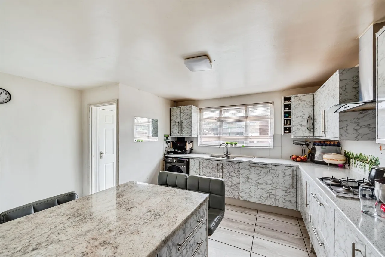 Cottington Close, Freshbrook, SN5, photo 10