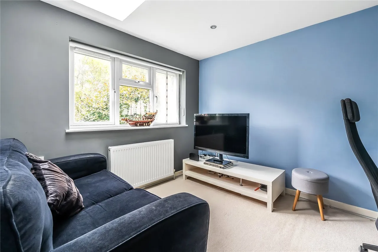 Meldrum Close, Hurst Green, RH8, photo 12