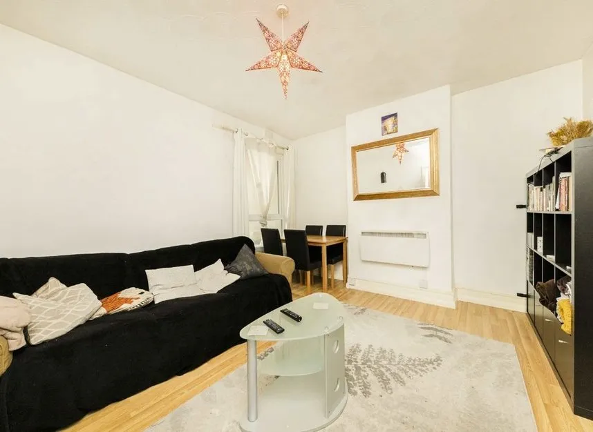 2 bed flat to rent, Mitcham Road, Tooting, SW17
