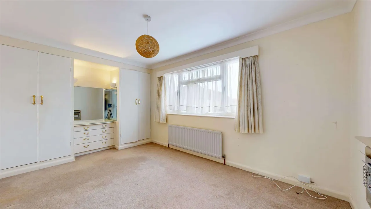 Bancroft Avenue, Buckhurst Hill, IG9, photo 8