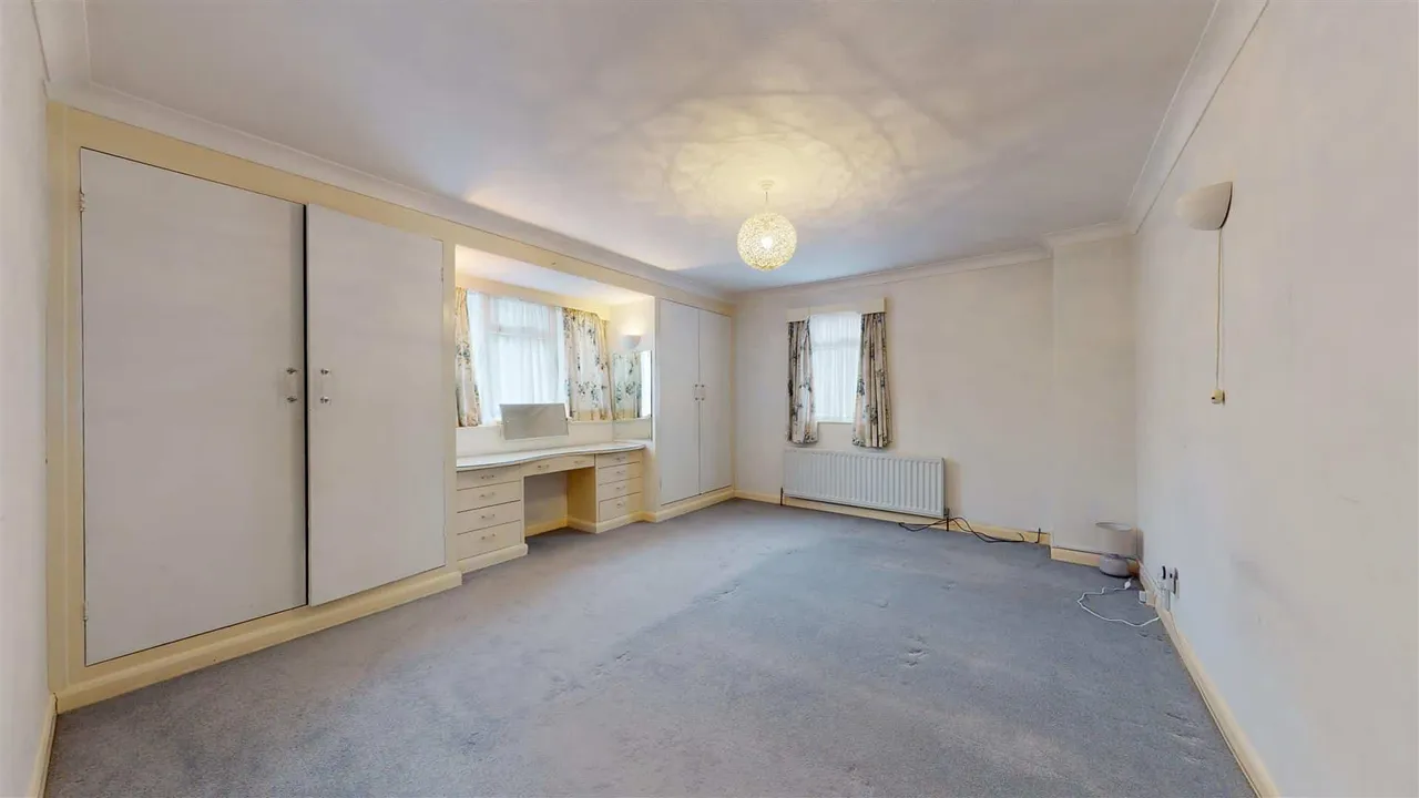 Bancroft Avenue, Buckhurst Hill, IG9, photo 9