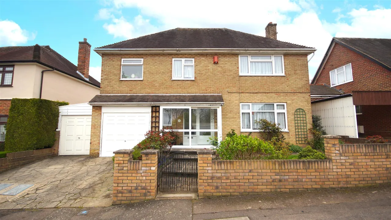 4 bed house for sale, Bancroft Avenue, Buckhurst Hill, IG9