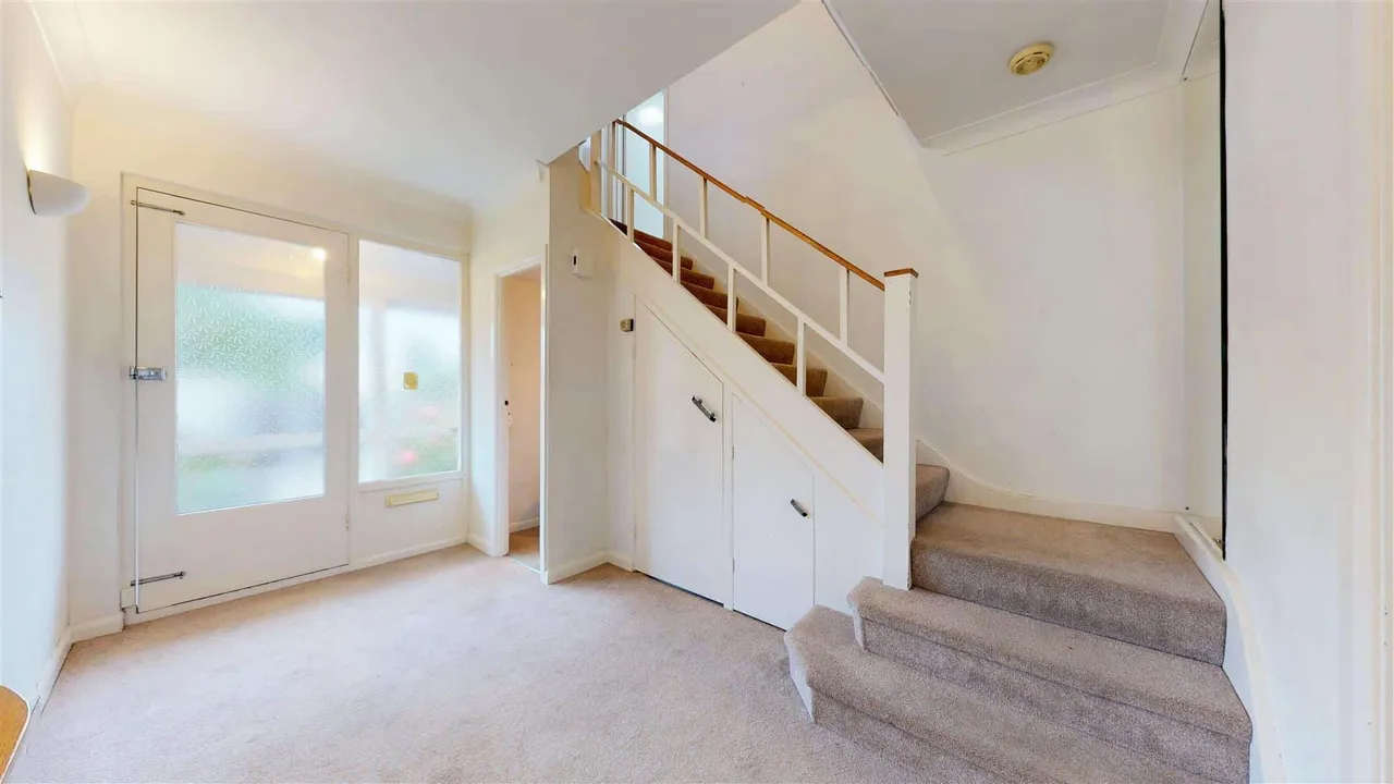 Bancroft Avenue, Buckhurst Hill, IG9, photo 2