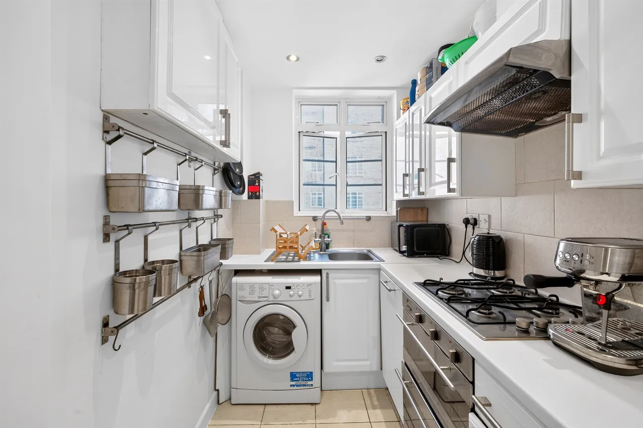 Hammersmith Road, London, W6, photo 6