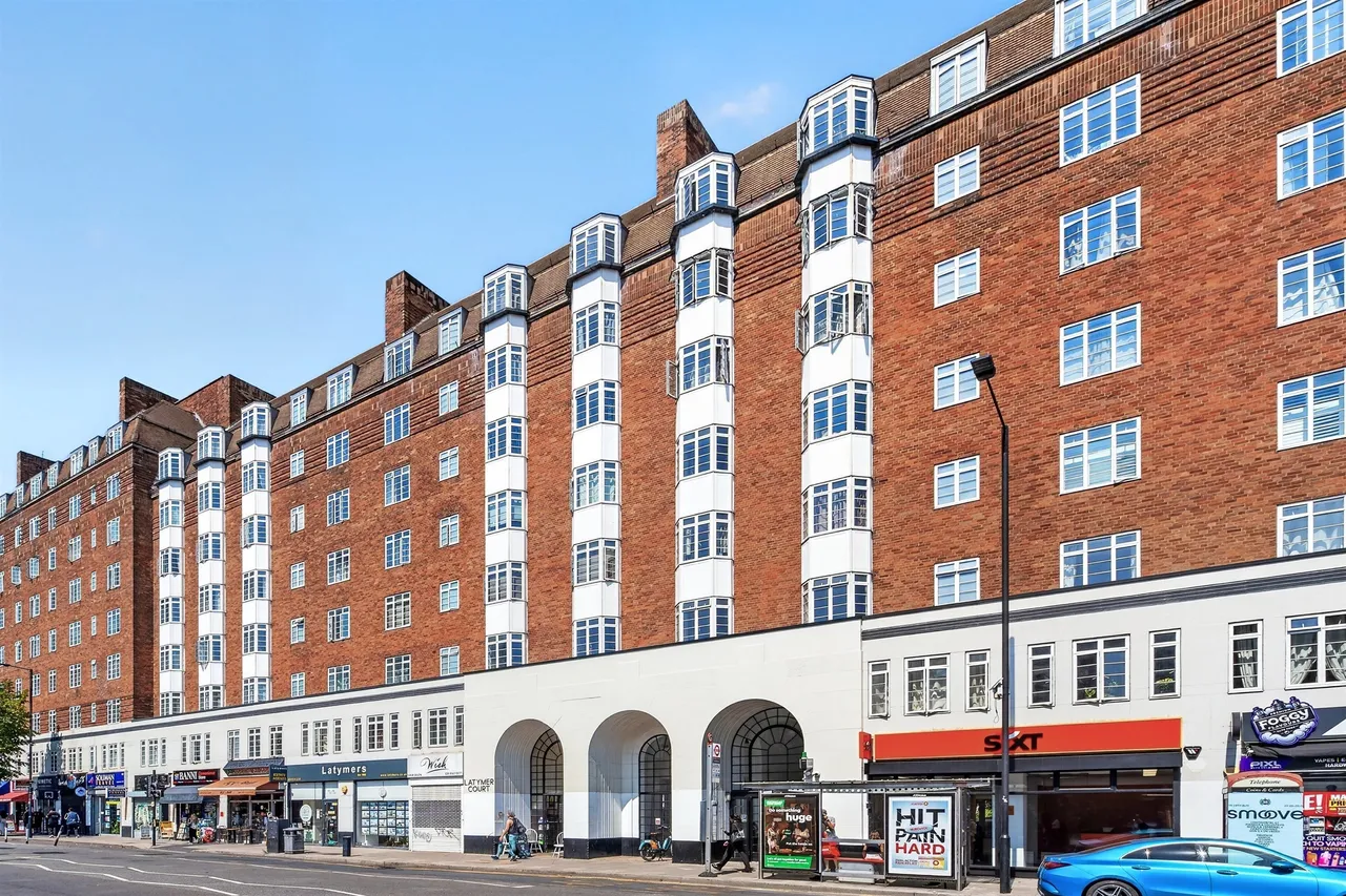 Hammersmith Road, London, W6, photo 13