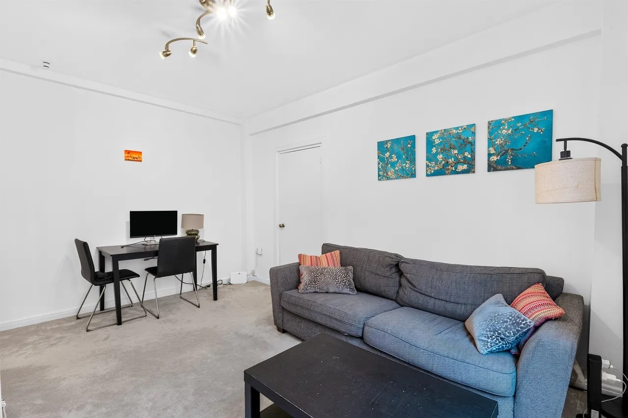 Hammersmith Road, London, W6, photo 10