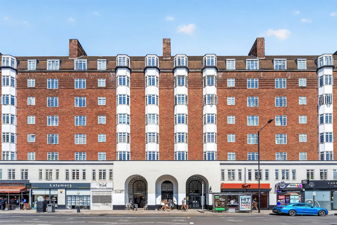 Hammersmith Road, London, W6, photo 12