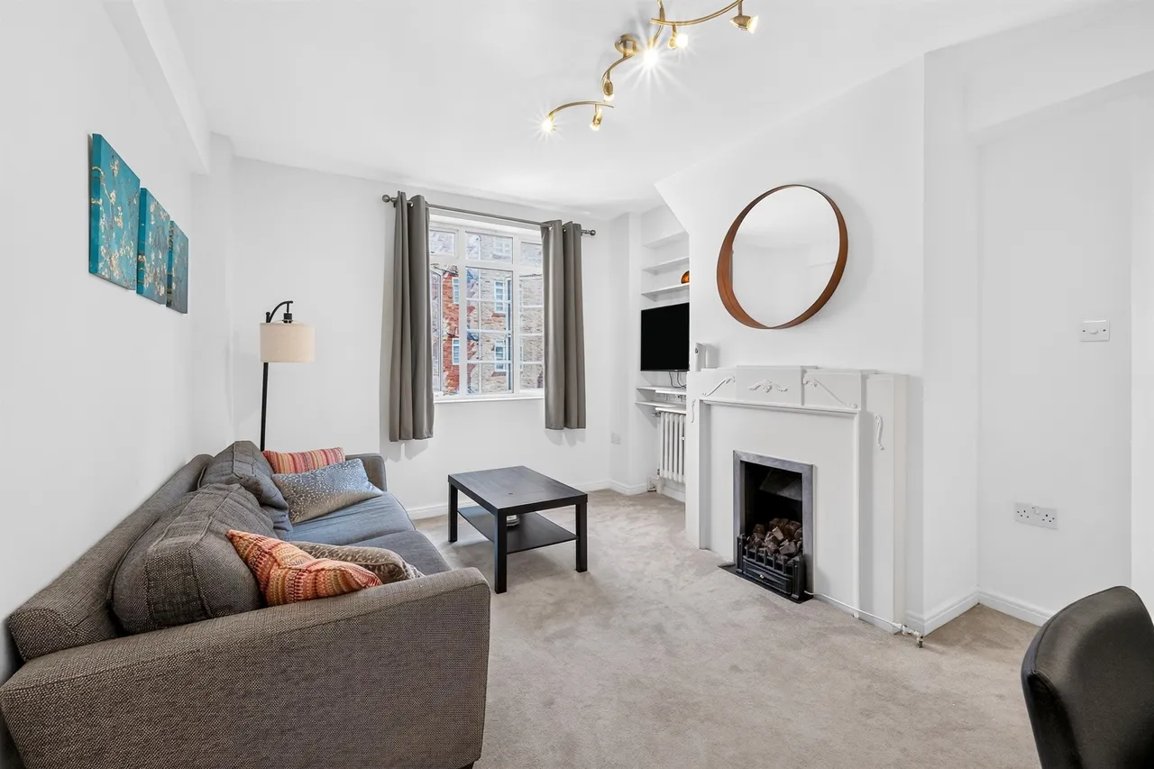 2 bed flat for sale, Hammersmith Road, London, W6