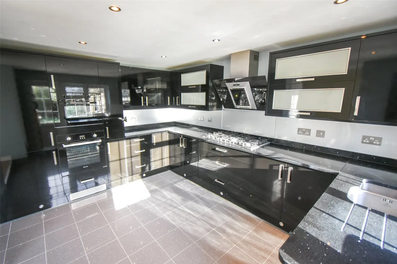 Bell Meadow Road, Hook, Hampshire, RG27 9HJ, photo 7