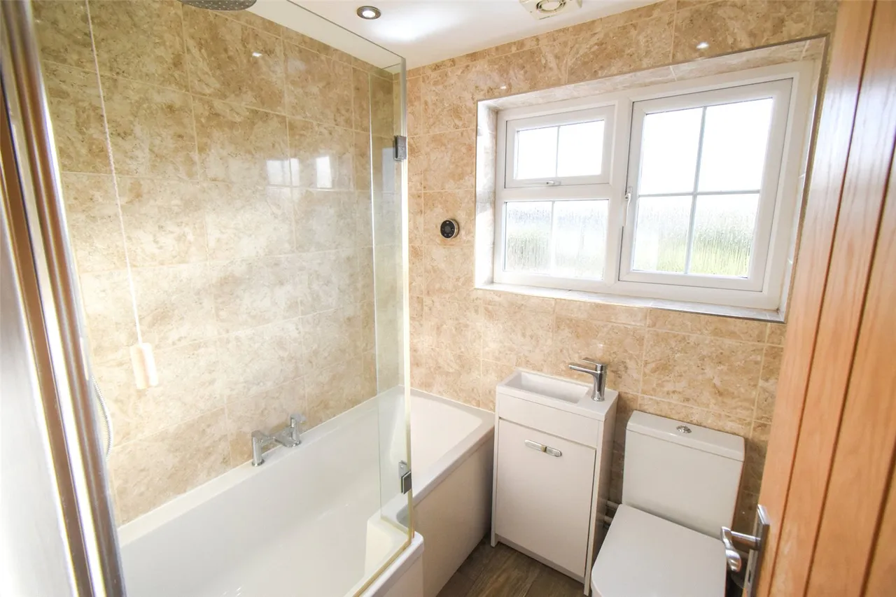Bell Meadow Road, Hook, Hampshire, RG27 9HJ, photo 14