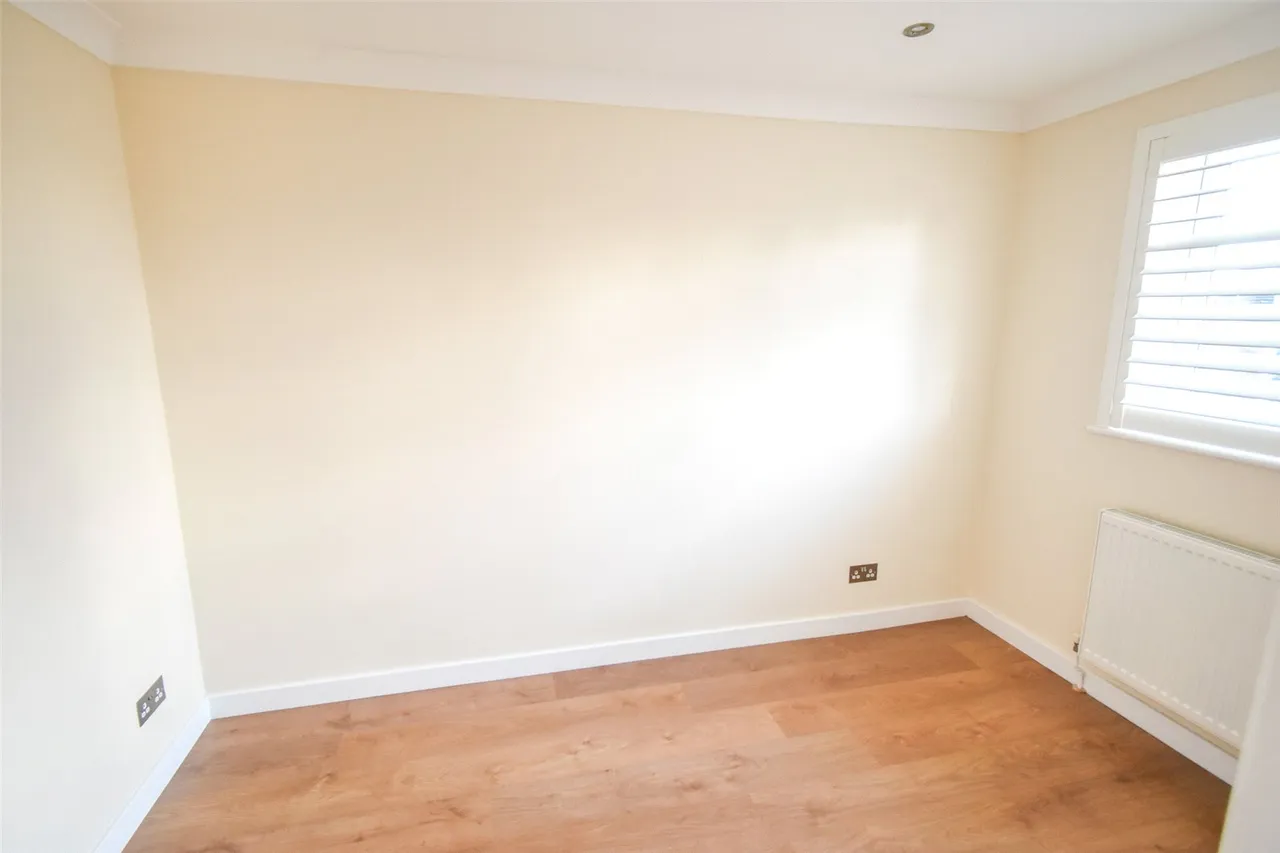 Bell Meadow Road, Hook, Hampshire, RG27 9HJ, photo 10