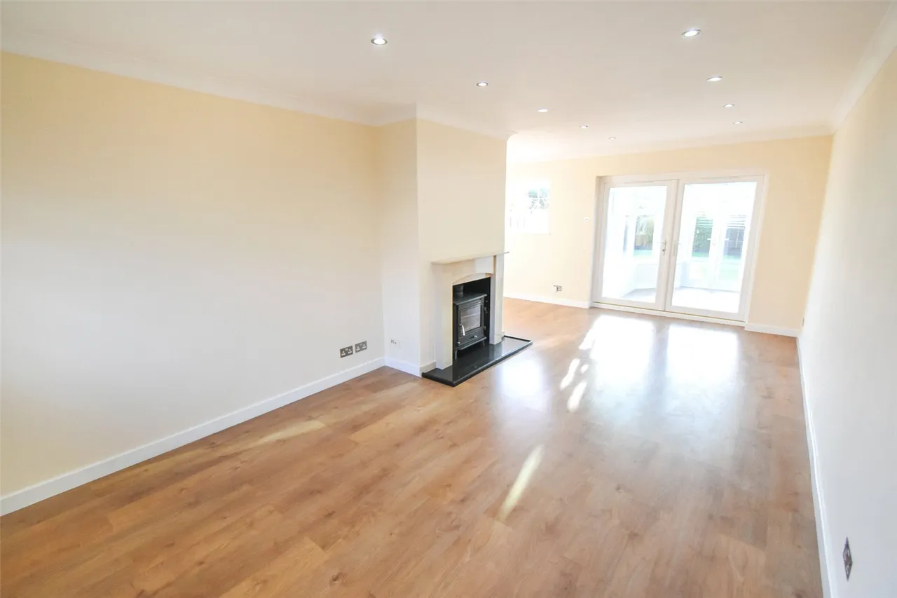 Bell Meadow Road, Hook, Hampshire, RG27 9HJ, photo 5