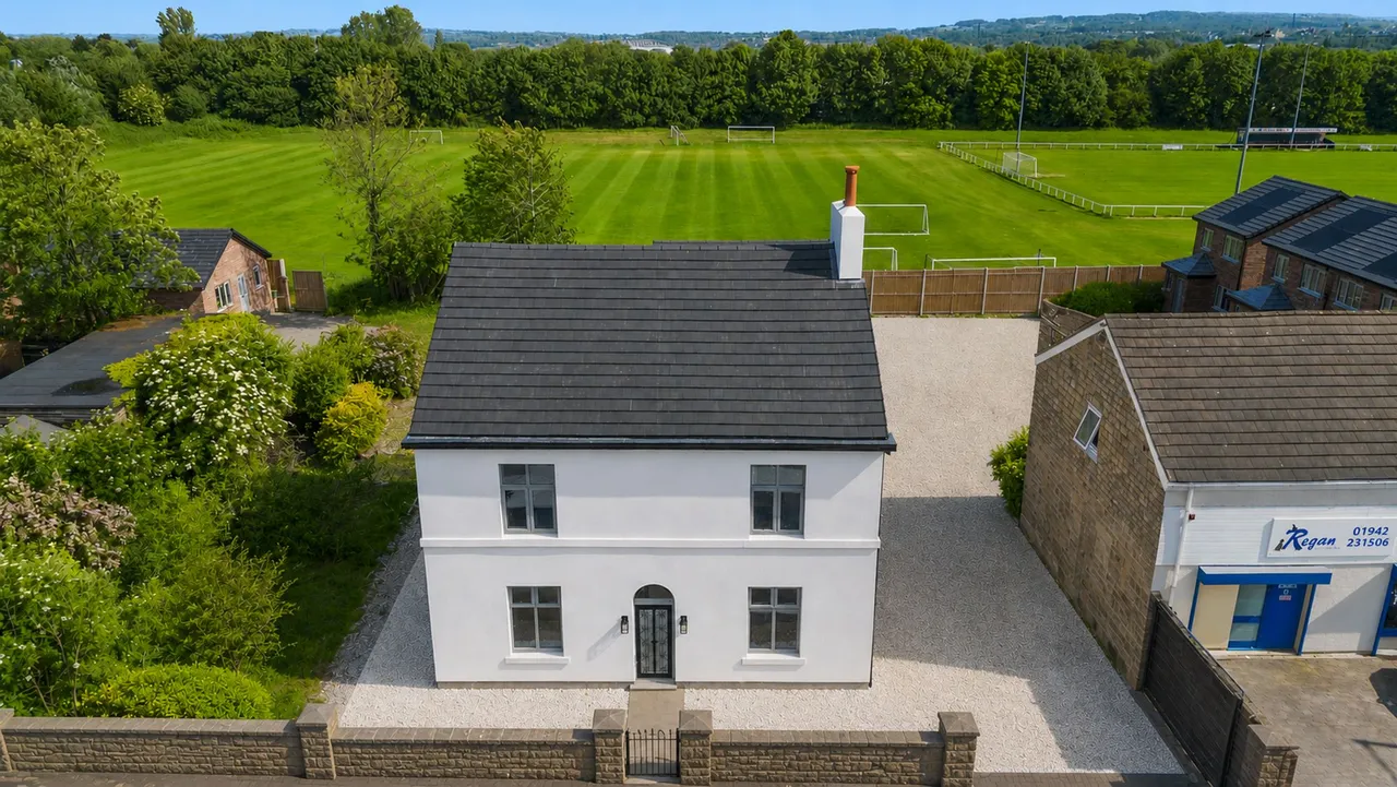 4 bed house for sale — Elm Farm Highland Park, Little Lane, Wigan, WN3 6PX