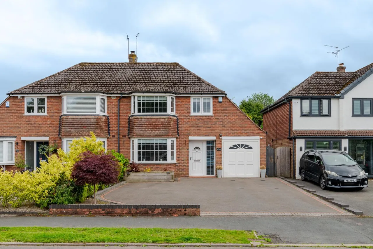 3 bed house for sale — Carlton Avenue, Stourbridge