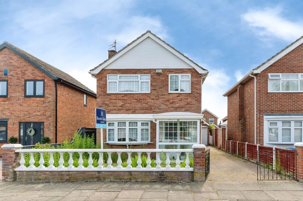 3 bed house for sale — Amesbury Avenue, Grimsby, Lincolnshire, DN33