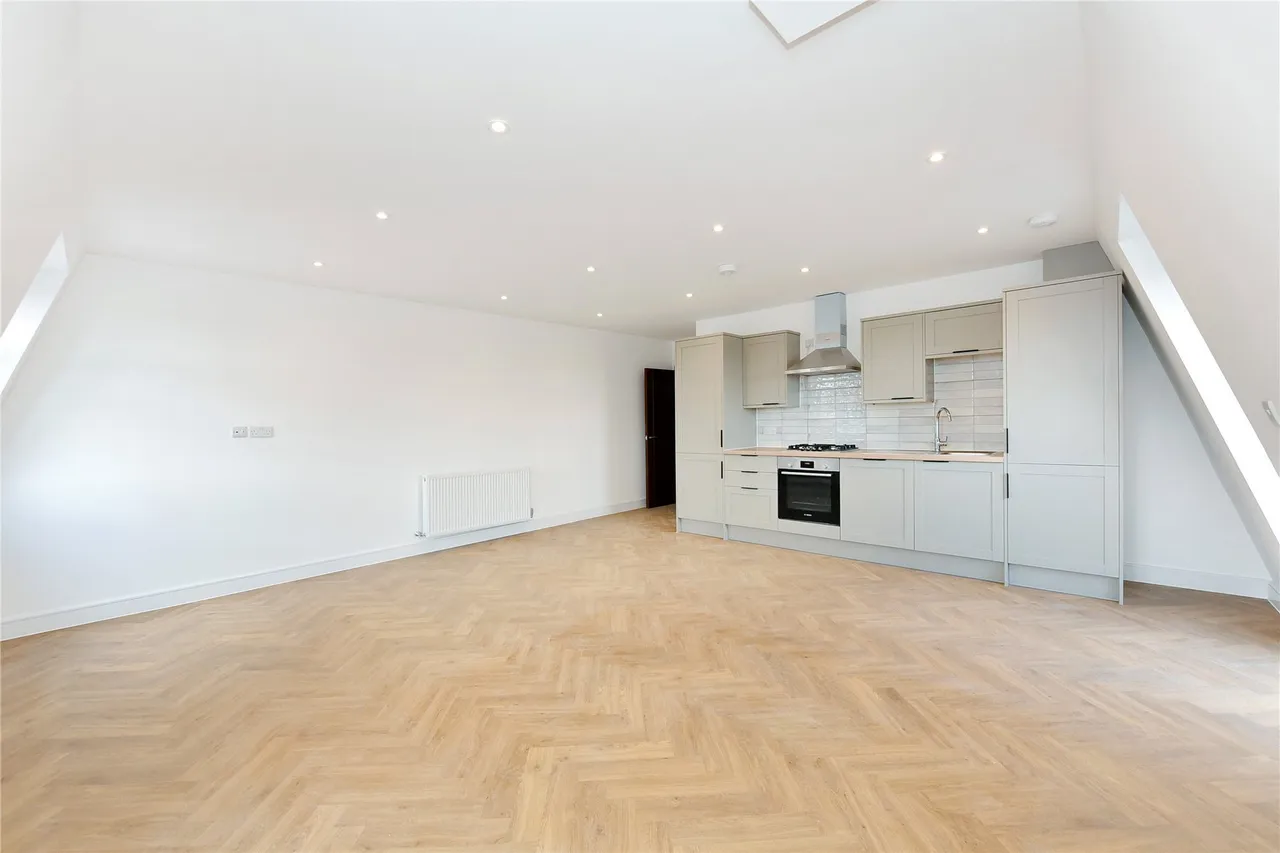 2 bed flat to rent — Plumstead High Street, Plumstead, London, SE18