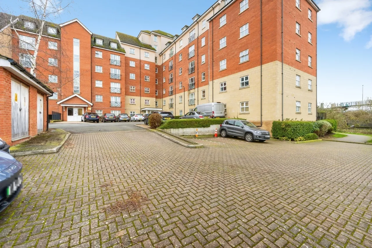 3 bed flat for sale, Palgrave Road, Bedford, MK42